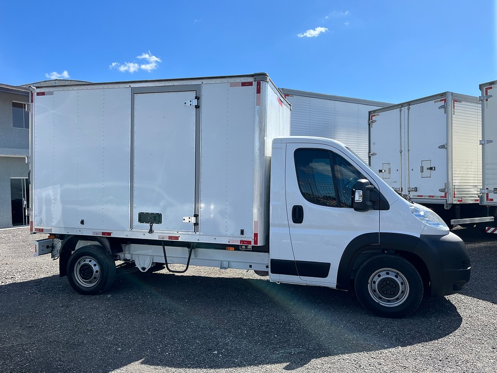 Caminhão ·UTILITÁRIO FIAT DUCATO CHASSI 2.3 Baú Furgão ANO 2021 de Oto Junior Caminhões no Paraná