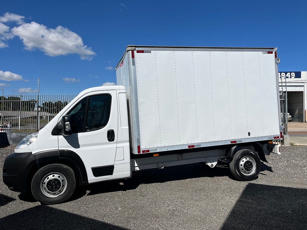 Caminhão ·UTILITÁRIO FIAT DUCATO CHASSI 2.3 Baú Furgão ANO 2021 de Oto Junior Caminhões no Paraná