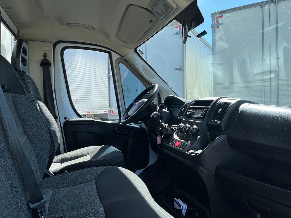 Caminhão ·UTILITÁRIO FIAT DUCATO CHASSI 2.3 Baú Furgão ANO 2021 de Oto Junior Caminhões no Paraná