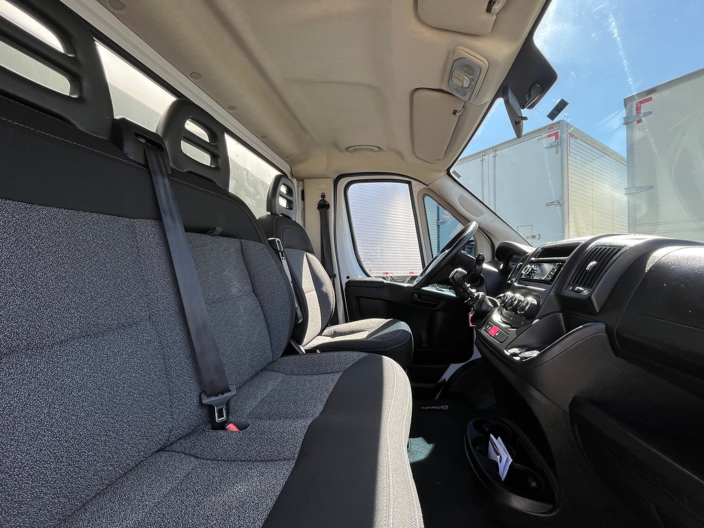 Caminhão ·UTILITÁRIO FIAT DUCATO CHASSI 2.3 Baú Furgão ANO 2021 de Oto Junior Caminhões no Paraná