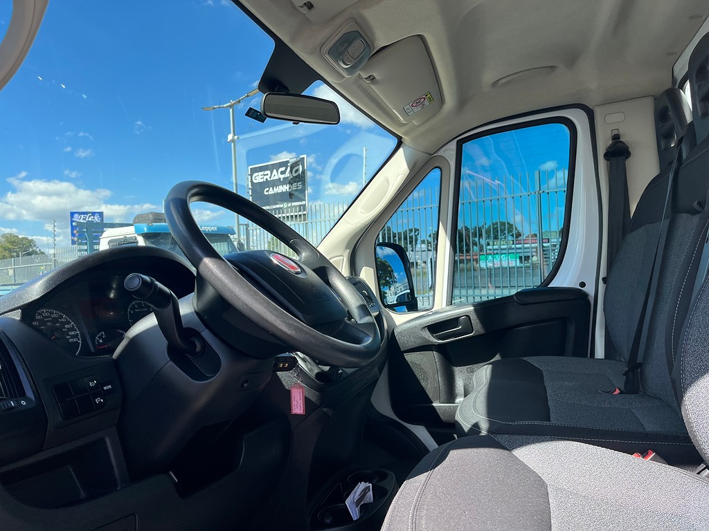 Caminhão ·UTILITÁRIO FIAT DUCATO CHASSI 2.3 Baú Furgão ANO 2021 de Oto Junior Caminhões no Paraná