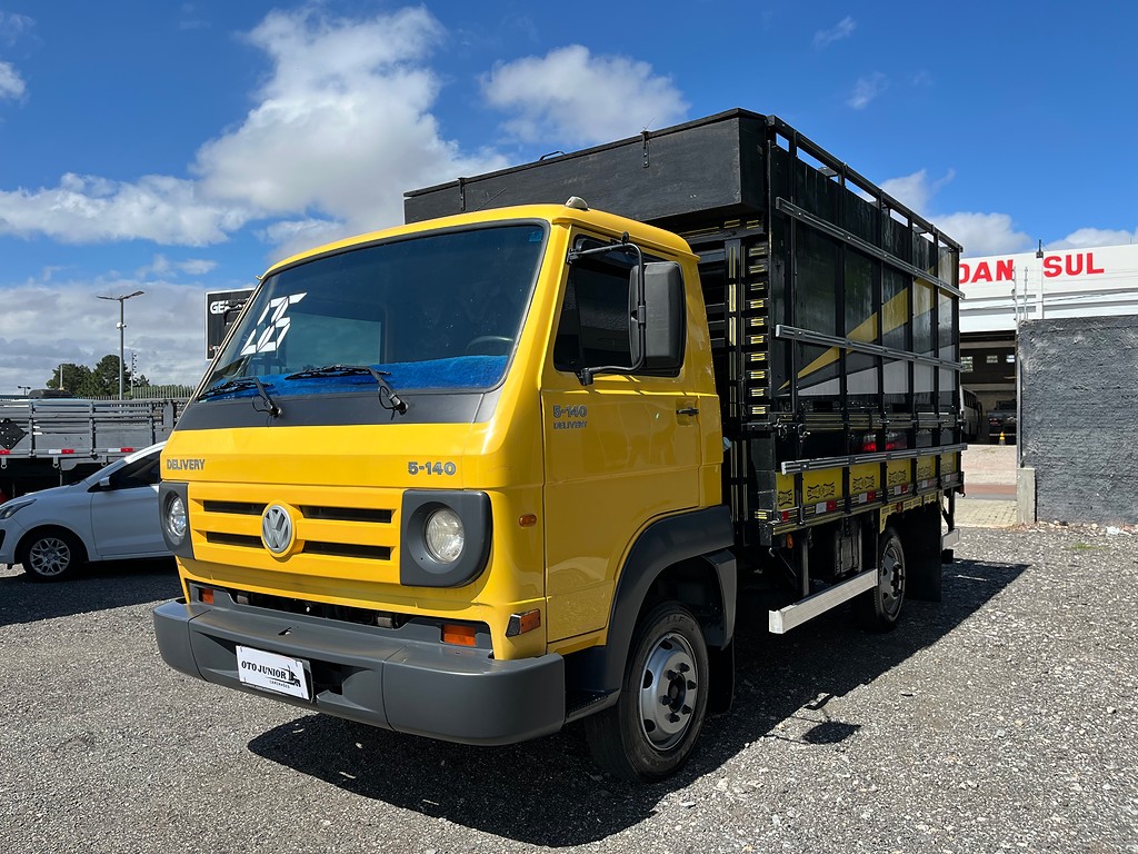 Caminhão VOLKSWAGEN VW 5140 Boiadeiro ANO 2006 de Oto Junior Caminhões no Paraná