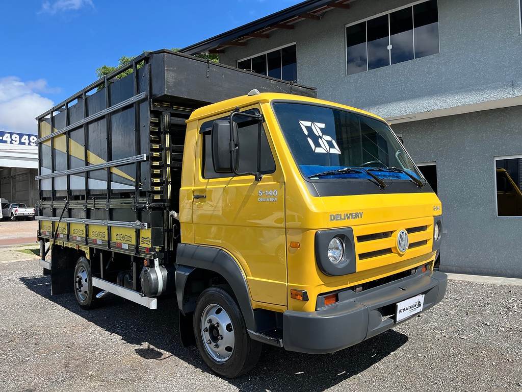 Caminhão VOLKSWAGEN VW 5140 Boiadeiro ANO 2006 de Oto Junior Caminhões no Paraná