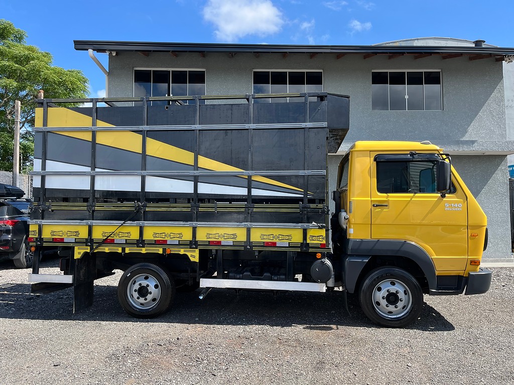 Caminhão VOLKSWAGEN VW 5140 Boiadeiro ANO 2006 de Oto Junior Caminhões no Paraná