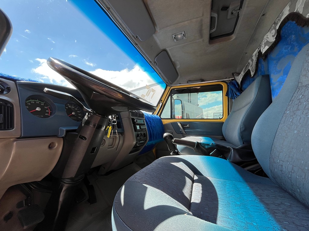 Caminhão VOLKSWAGEN VW 5140 Boiadeiro ANO 2006 de Oto Junior Caminhões no Paraná