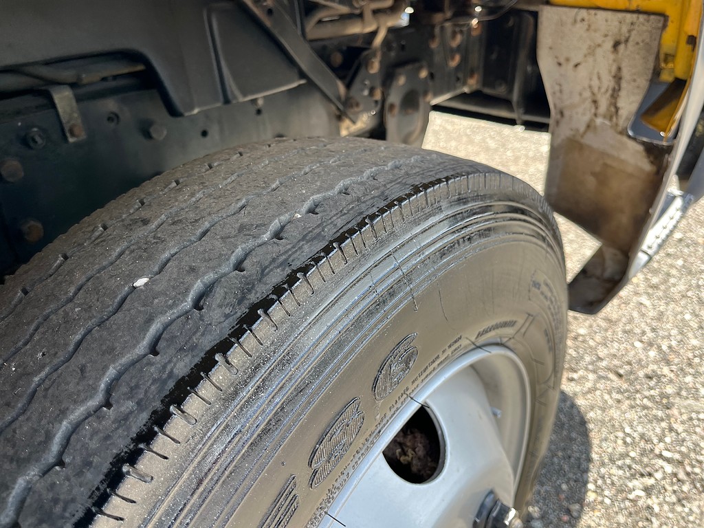 Caminhão VOLKSWAGEN VW 5140 Boiadeiro ANO 2006 de Oto Junior Caminhões no Paraná