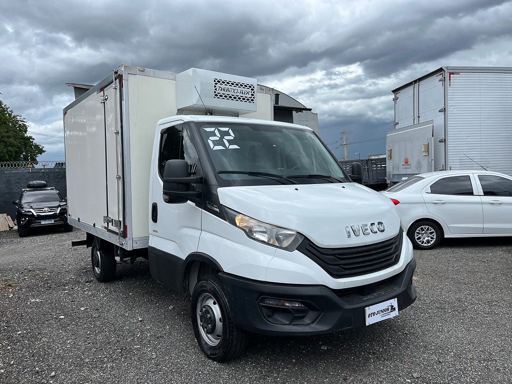 Caminhão IVECO DAILY 35-160 Baú Frigorífico ANO 2022 de Oto Junior Caminhões no Paraná
