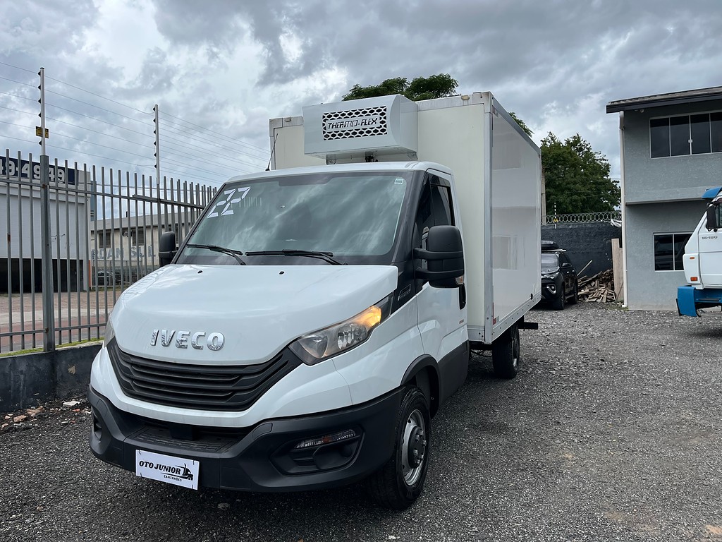 Caminhão IVECO DAILY 35-160 Baú Frigorífico ANO 2022 de Oto Junior Caminhões no Paraná