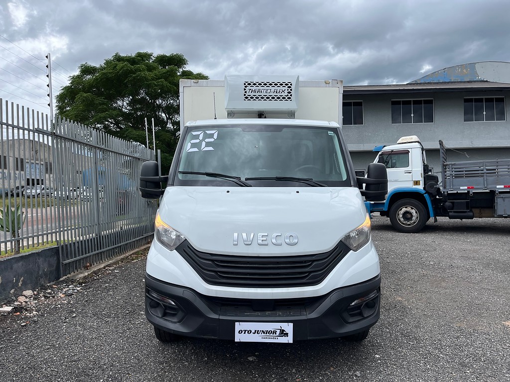 Caminhão IVECO DAILY 35-160 Baú Frigorífico ANO 2022 de Oto Junior Caminhões no Paraná