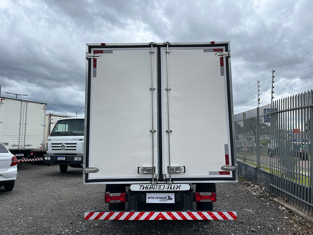 Caminhão IVECO DAILY 35-160 Baú Frigorífico ANO 2022 de Oto Junior Caminhões no Paraná