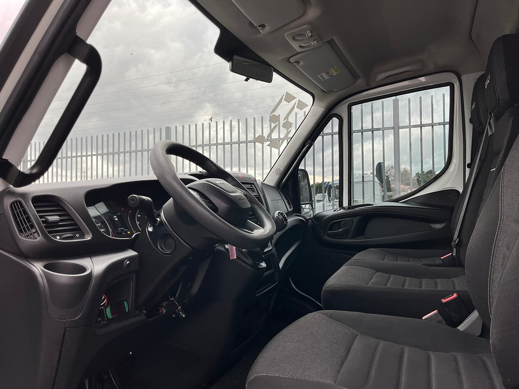 Caminhão IVECO DAILY 35-160 Baú Frigorífico ANO 2022 de Oto Junior Caminhões no Paraná