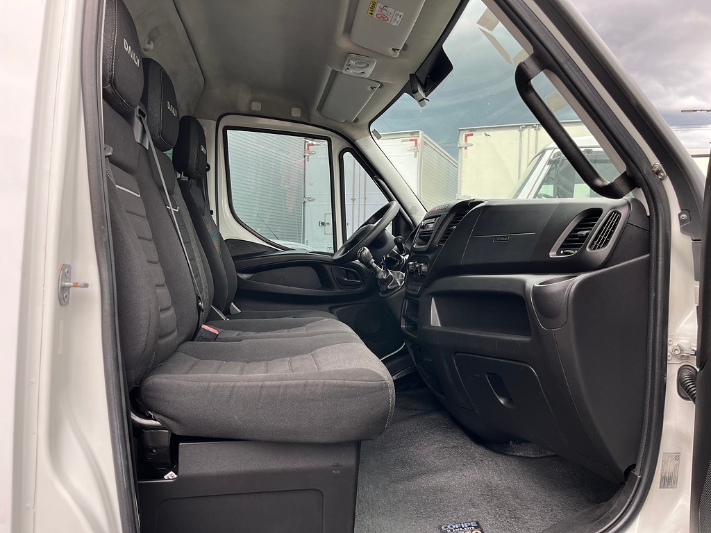 Caminhão IVECO DAILY 35-160 Baú Frigorífico ANO 2022 de Oto Junior Caminhões no Paraná