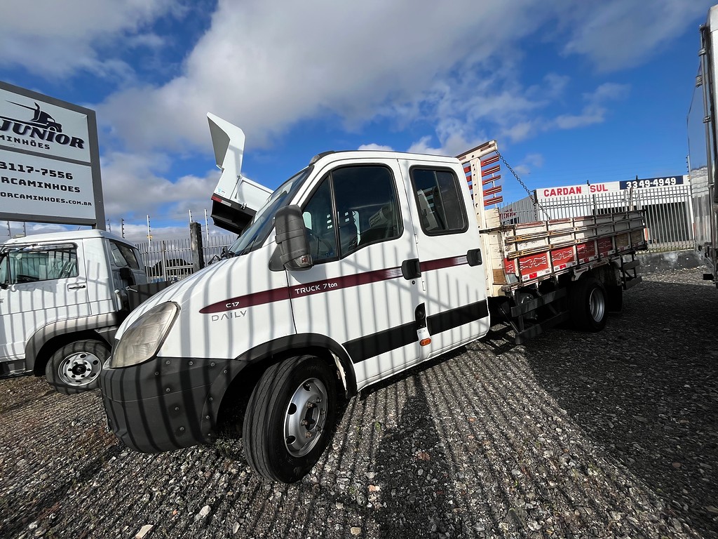 Caminhão IVECO DAILY 70c17 Carroceria ANO 2014 de Oto Junior Caminhões no Paraná