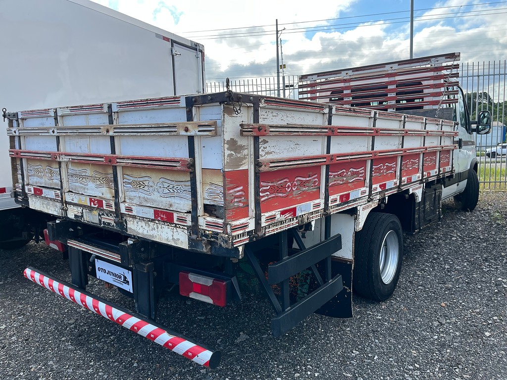 Caminhão IVECO DAILY 70c17 Carroceria ANO 2014 de Oto Junior Caminhões no Paraná