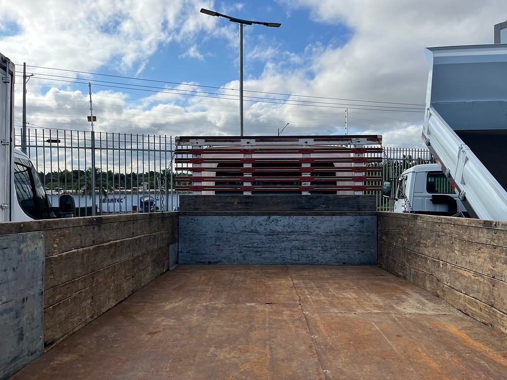 Caminhão IVECO DAILY 70c17 Carroceria ANO 2014 de Oto Junior Caminhões no Paraná