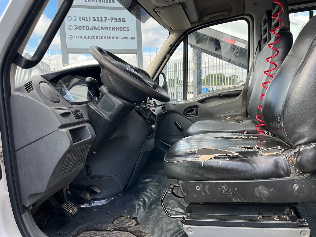 Caminhão IVECO DAILY 70c17 Carroceria ANO 2014 de Oto Junior Caminhões no Paraná