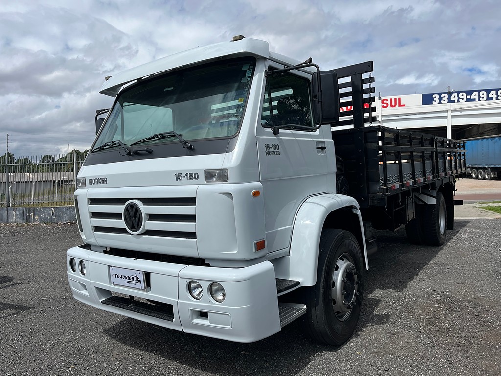 Caminhão VOLKSWAGEN VW 15180 Carroceria ANO 2010 de Oto Junior Caminhões no Paraná