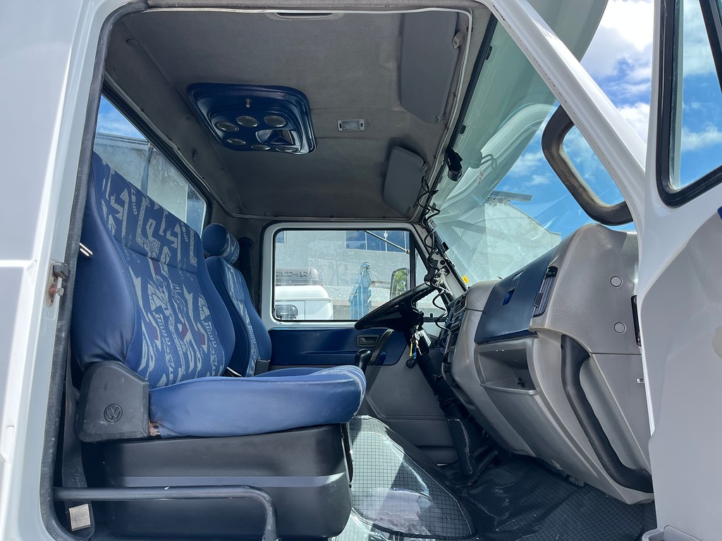 Caminhão VOLKSWAGEN VW 15180 Carroceria ANO 2010 de Oto Junior Caminhões no Paraná