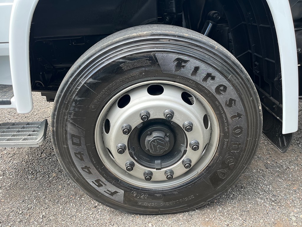 Caminhão VOLKSWAGEN VW 15180 Carroceria ANO 2010 de Oto Junior Caminhões no Paraná