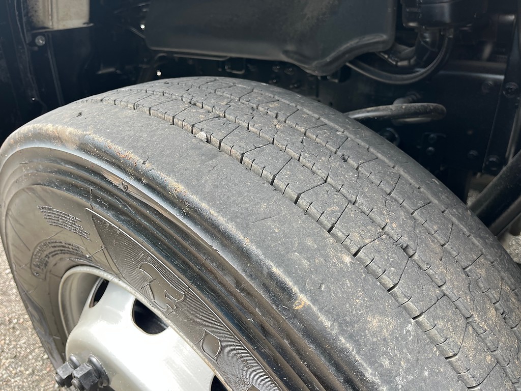 Caminhão VOLKSWAGEN VW 15180 Carroceria ANO 2010 de Oto Junior Caminhões no Paraná