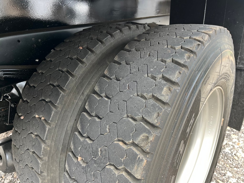 Caminhão VOLKSWAGEN VW 15180 Carroceria ANO 2010 de Oto Junior Caminhões no Paraná