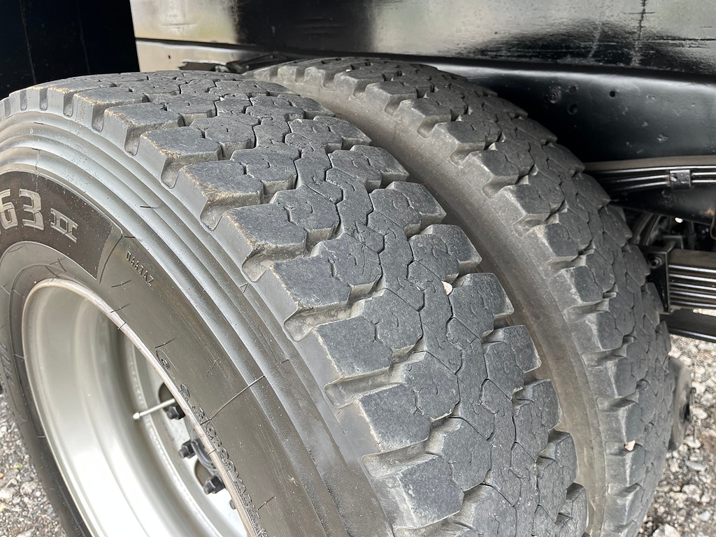 Caminhão VOLKSWAGEN VW 15180 Carroceria ANO 2010 de Oto Junior Caminhões no Paraná