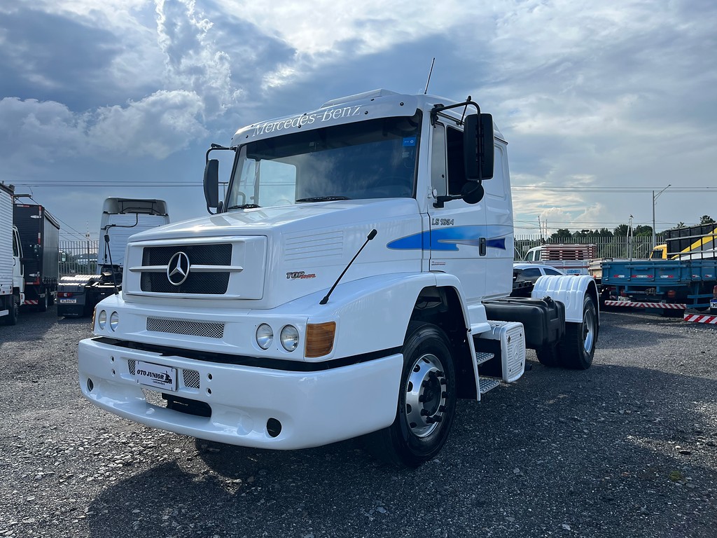 Caminhão MERCEDES BENZ MB 1634 Cavalo Mecânico ANO 2011 de Oto Junior Caminhões no Paraná