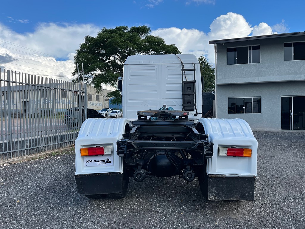 Caminhão MERCEDES BENZ MB 1634 Cavalo Mecânico ANO 2011 de Oto Junior Caminhões no Paraná