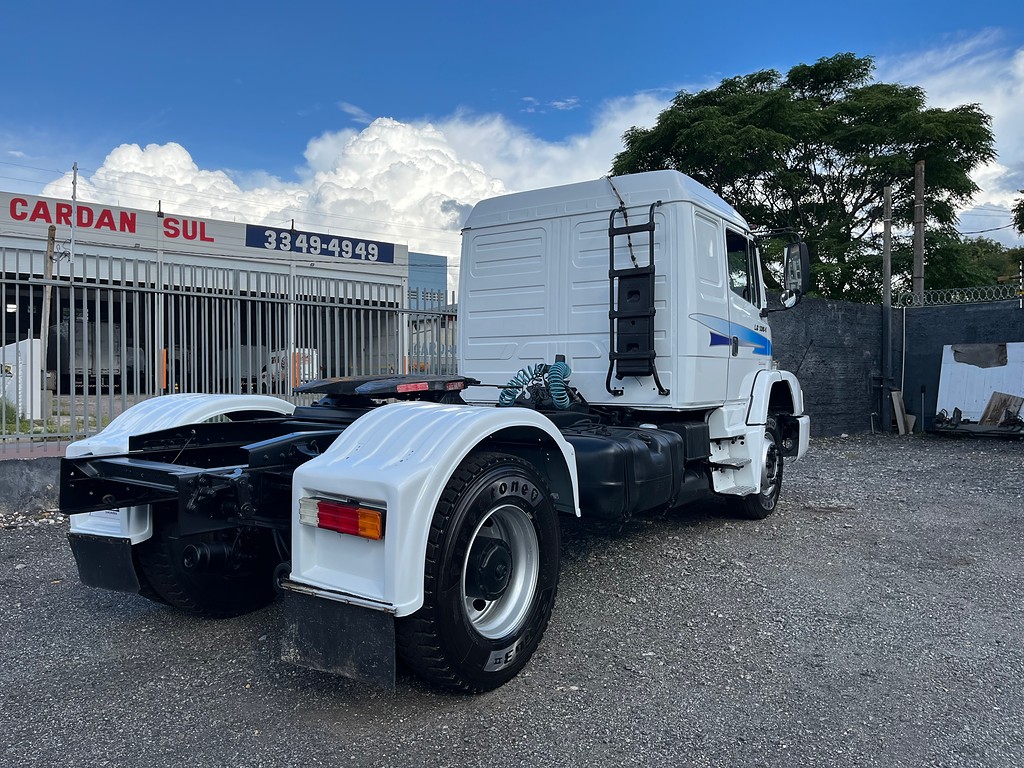 Caminhão MERCEDES BENZ MB 1634 Cavalo Mecânico ANO 2011 de Oto Junior Caminhões no Paraná