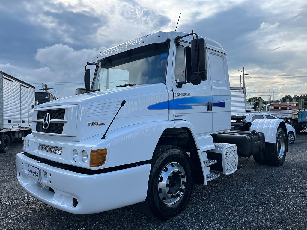 Caminhão MERCEDES BENZ MB 1634 Cavalo Mecânico ANO 2011 de Oto Junior Caminhões no Paraná