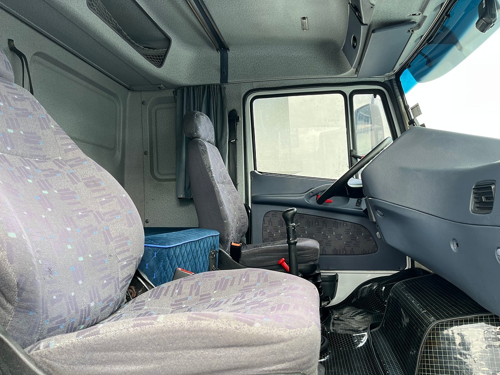 Caminhão MERCEDES BENZ MB 1634 Cavalo Mecânico ANO 2011 de Oto Junior Caminhões no Paraná