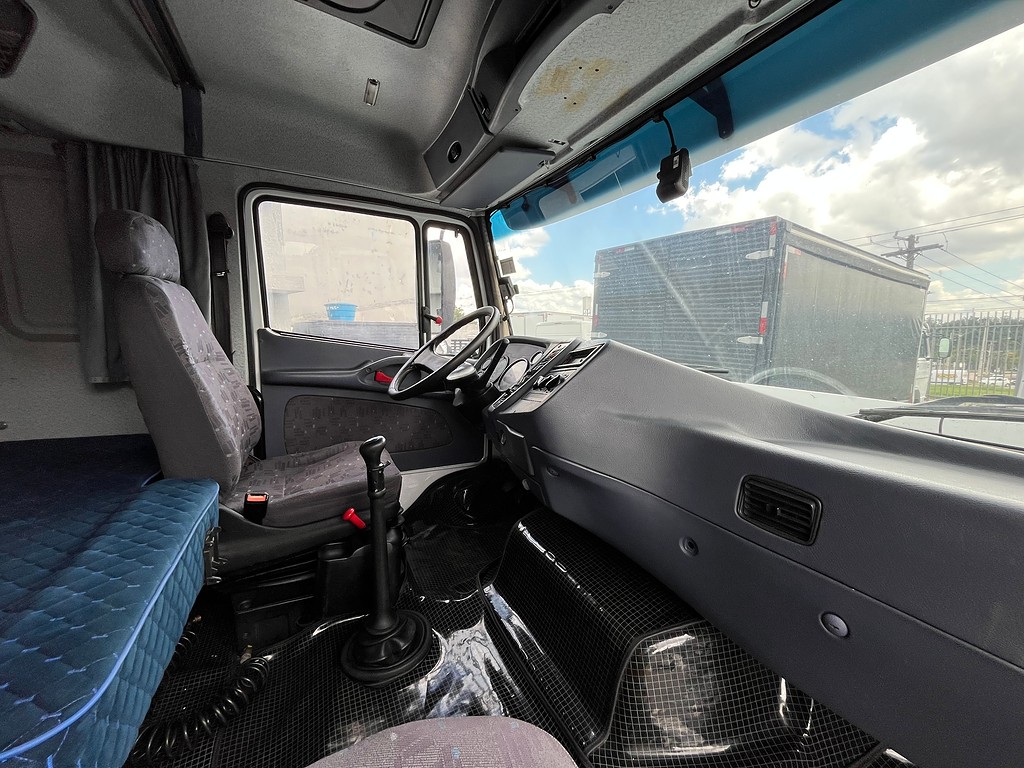 Caminhão MERCEDES BENZ MB 1634 Cavalo Mecânico ANO 2011 de Oto Junior Caminhões no Paraná