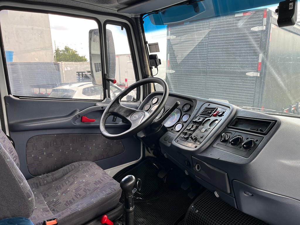 Caminhão MERCEDES BENZ MB 1634 Cavalo Mecânico ANO 2011 de Oto Junior Caminhões no Paraná