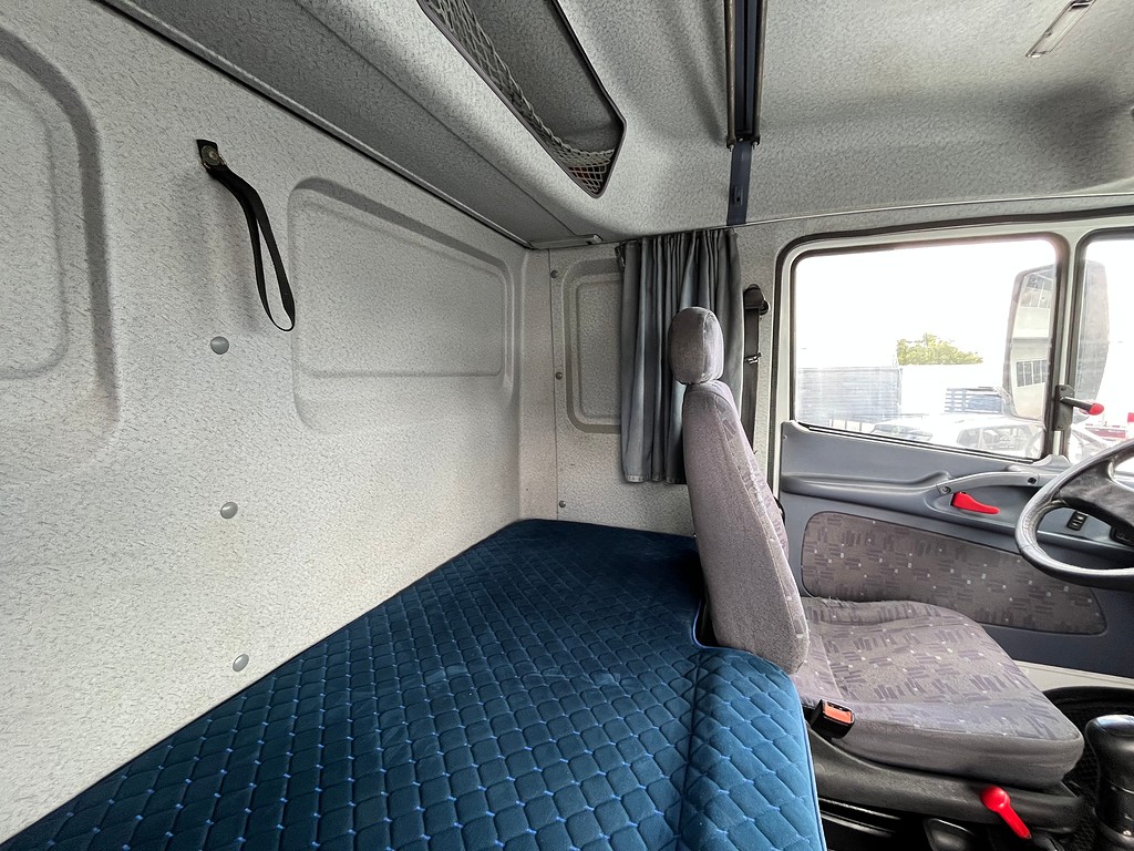 Caminhão MERCEDES BENZ MB 1634 Cavalo Mecânico ANO 2011 de Oto Junior Caminhões no Paraná