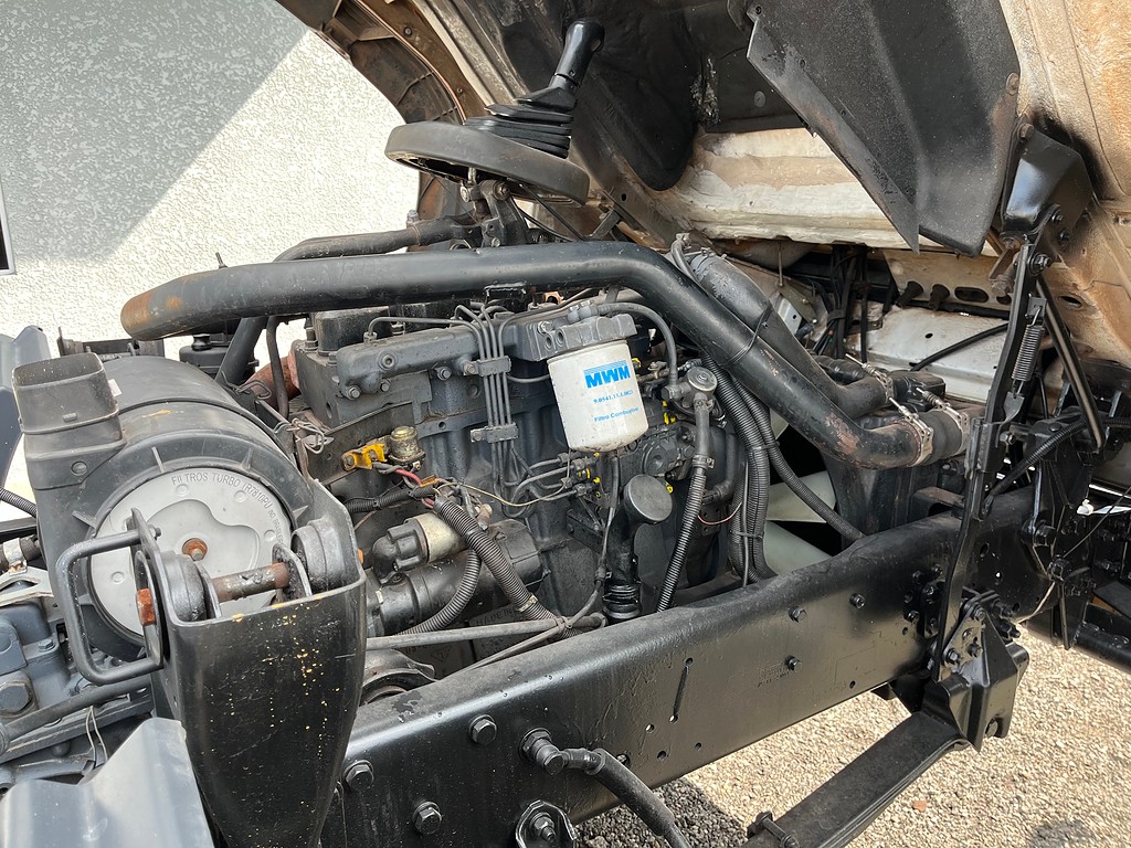 Caminhão VOLKSWAGEN VW 13150 Chassis ANO 2001 de Oto Junior Caminhões no Paraná