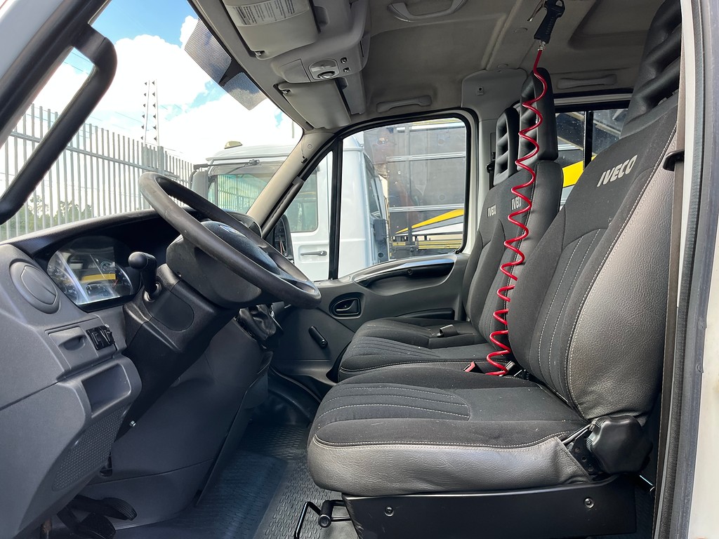 Caminhão IVECO DAILY 70c17 Carroceria ANO 2014 de Oto Junior Caminhões no Paraná