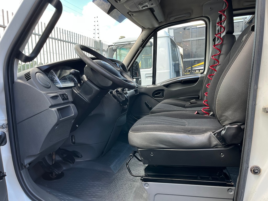 Caminhão IVECO DAILY 70c17 Carroceria ANO 2014 de Oto Junior Caminhões no Paraná