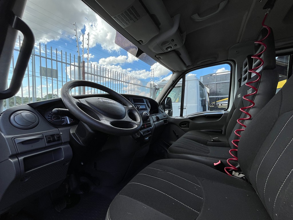 Caminhão IVECO DAILY 70c17 Carroceria ANO 2014 de Oto Junior Caminhões no Paraná