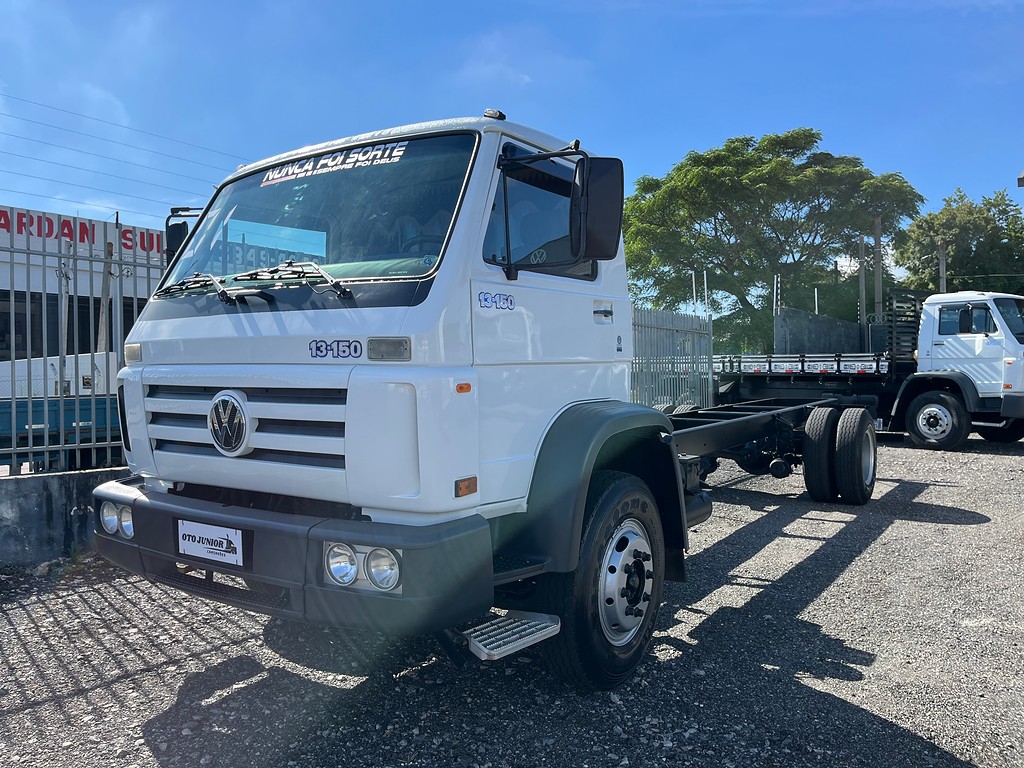 Caminhão VOLKSWAGEN VW 13150 Chassis ANO 2001 de Oto Junior Caminhões no Paraná