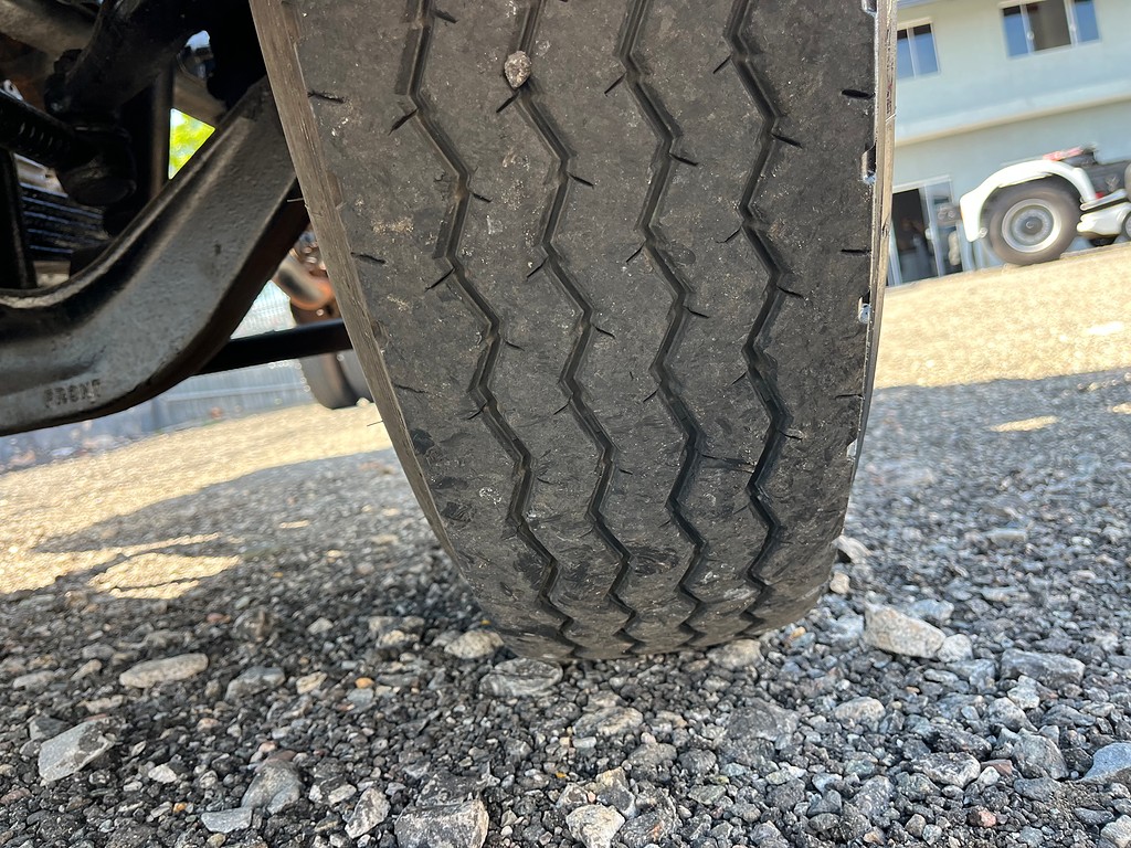 Caminhão VOLKSWAGEN VW 13150 Chassis ANO 2001 de Oto Junior Caminhões no Paraná