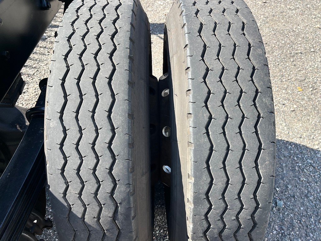 Caminhão VOLKSWAGEN VW 13150 Chassis ANO 2001 de Oto Junior Caminhões no Paraná