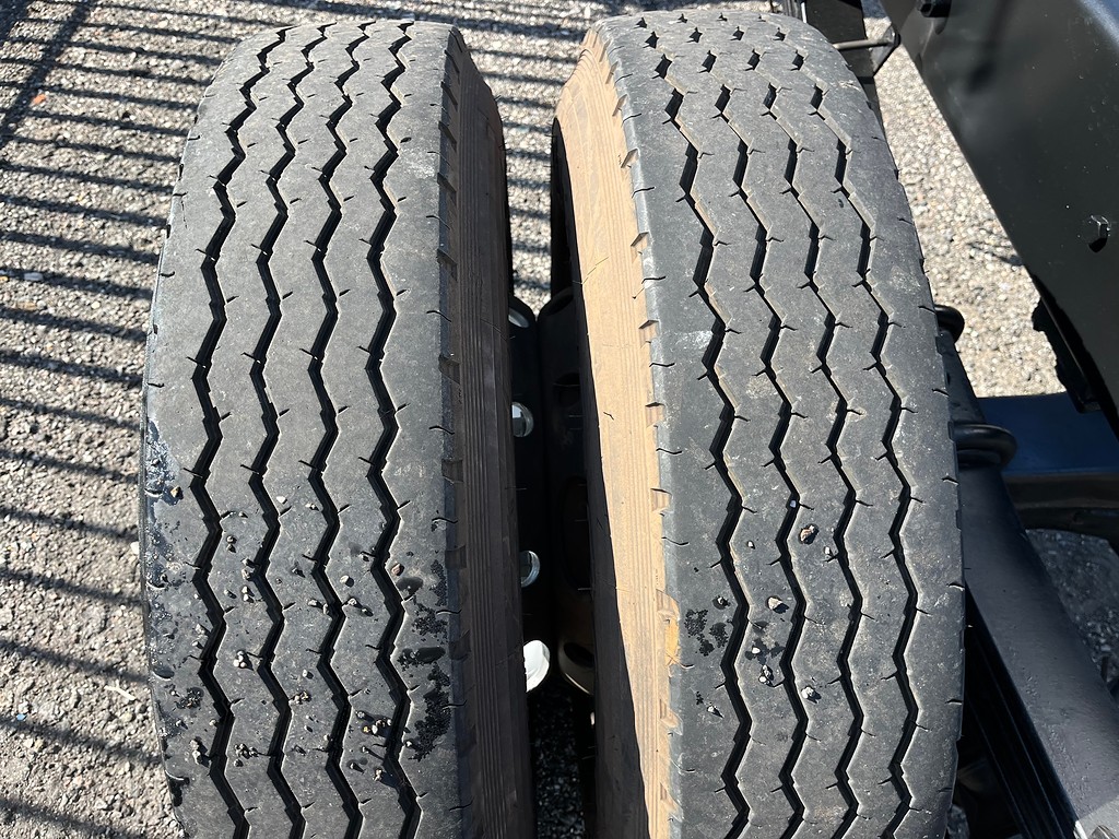 Caminhão VOLKSWAGEN VW 13150 Chassis ANO 2001 de Oto Junior Caminhões no Paraná