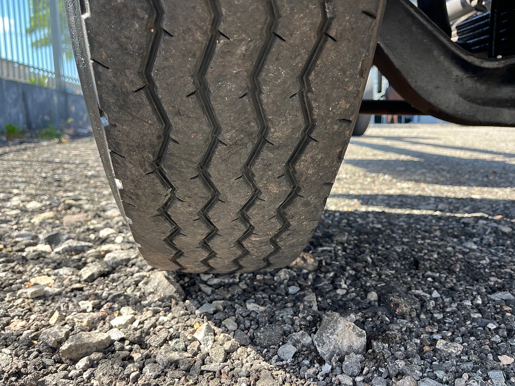 Caminhão VOLKSWAGEN VW 13150 Chassis ANO 2001 de Oto Junior Caminhões no Paraná