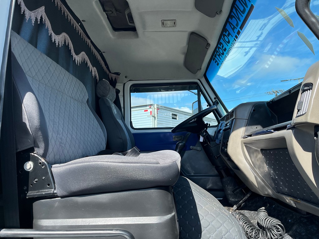 Caminhão VOLKSWAGEN VW 13150 Chassis ANO 2001 de Oto Junior Caminhões no Paraná