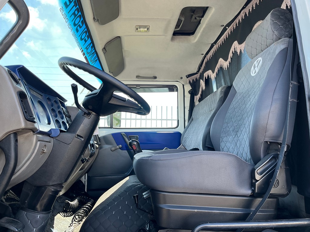 Caminhão VOLKSWAGEN VW 13150 Chassis ANO 2001 de Oto Junior Caminhões no Paraná