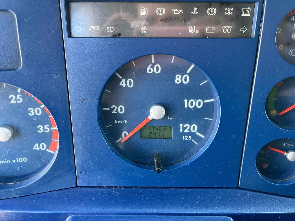 Caminhão VOLKSWAGEN VW 13150 Chassis ANO 2001 de Oto Junior Caminhões no Paraná