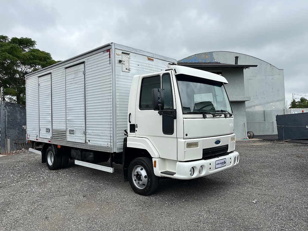 Caminhão FORD CARGO 815 Baú Furgão ANO 2010 de Oto Junior Caminhões no Paraná