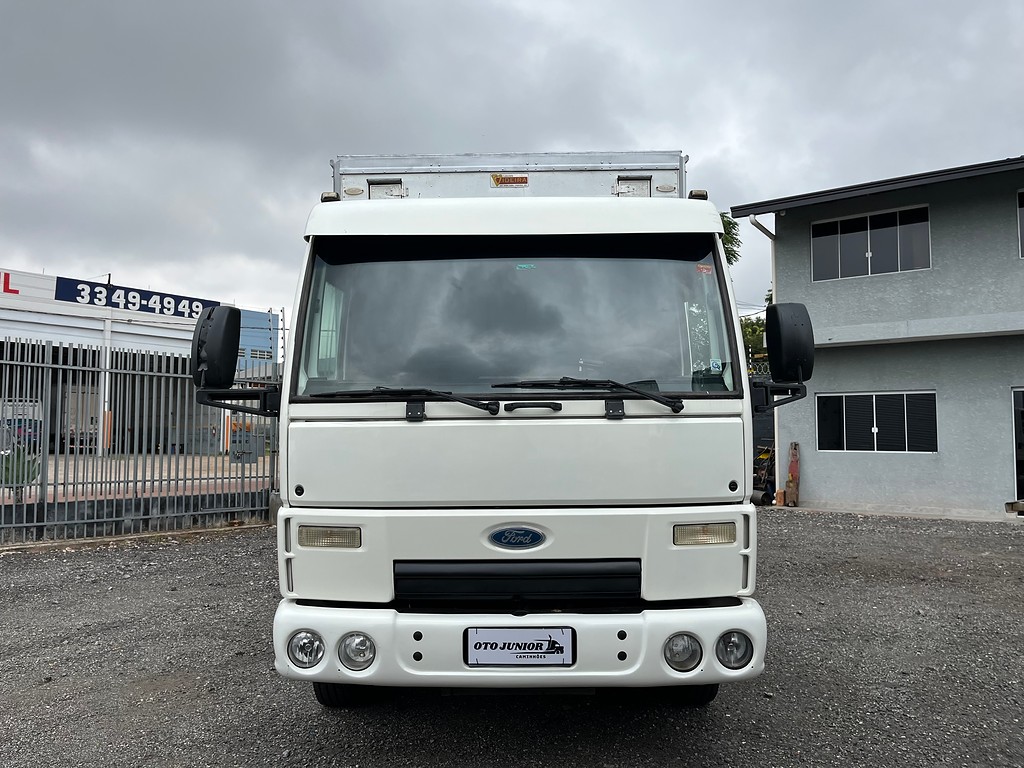 Caminhão FORD CARGO 815 Baú Furgão ANO 2010 de Oto Junior Caminhões no Paraná