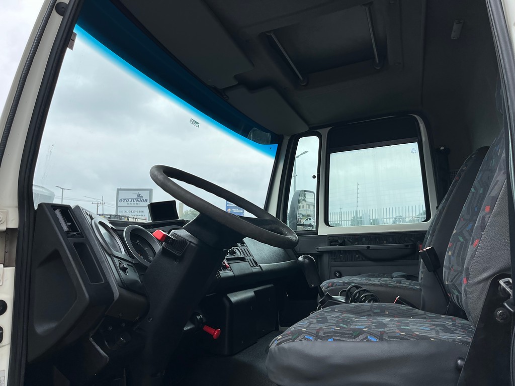 Caminhão FORD CARGO 815 Baú Furgão ANO 2010 de Oto Junior Caminhões no Paraná