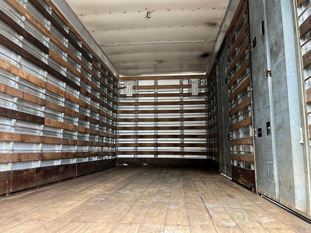 Caminhão FORD CARGO 815 Baú Furgão ANO 2010 de Oto Junior Caminhões no Paraná